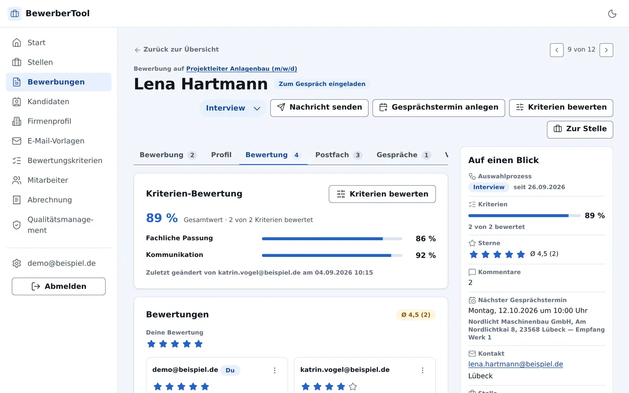 Bewerbung einer Kandidatin im Interview (Beispieldaten): Kriterien-Bewertung 89 Prozent, Sterne des Teams und Seitenleiste „Auf einen Blick“ mit dem nächsten Gesprächstermin.
